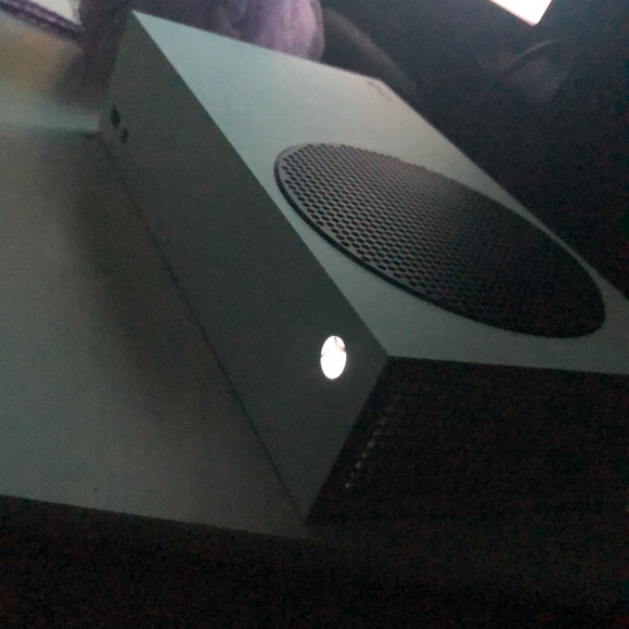 Only has around 2 hours on it bought if for my son and he doesn’t play it - Picture 4 of 4